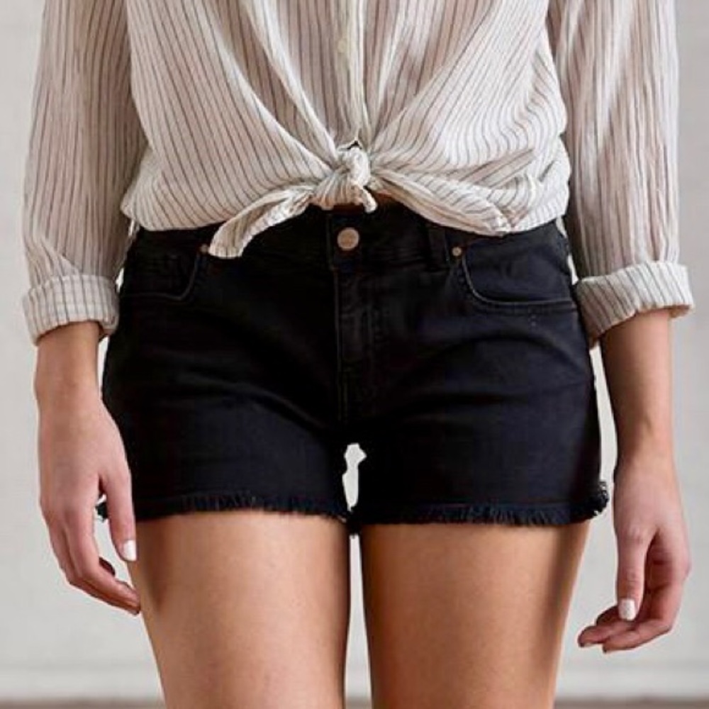 Velvet by G&S Cindy Frayed Hem Boyfriend Short